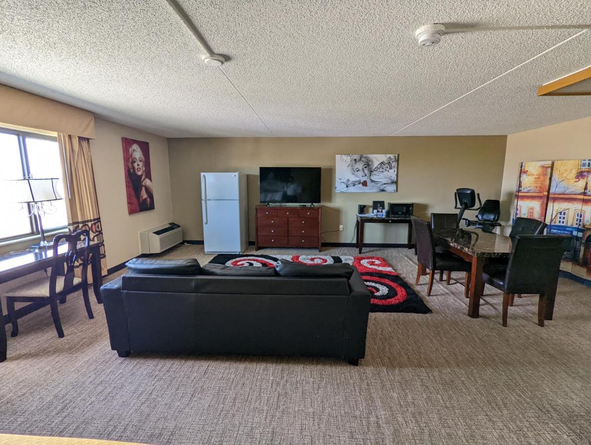 Super 8 By Wyndham Wichita North Hotel Buitenkant foto