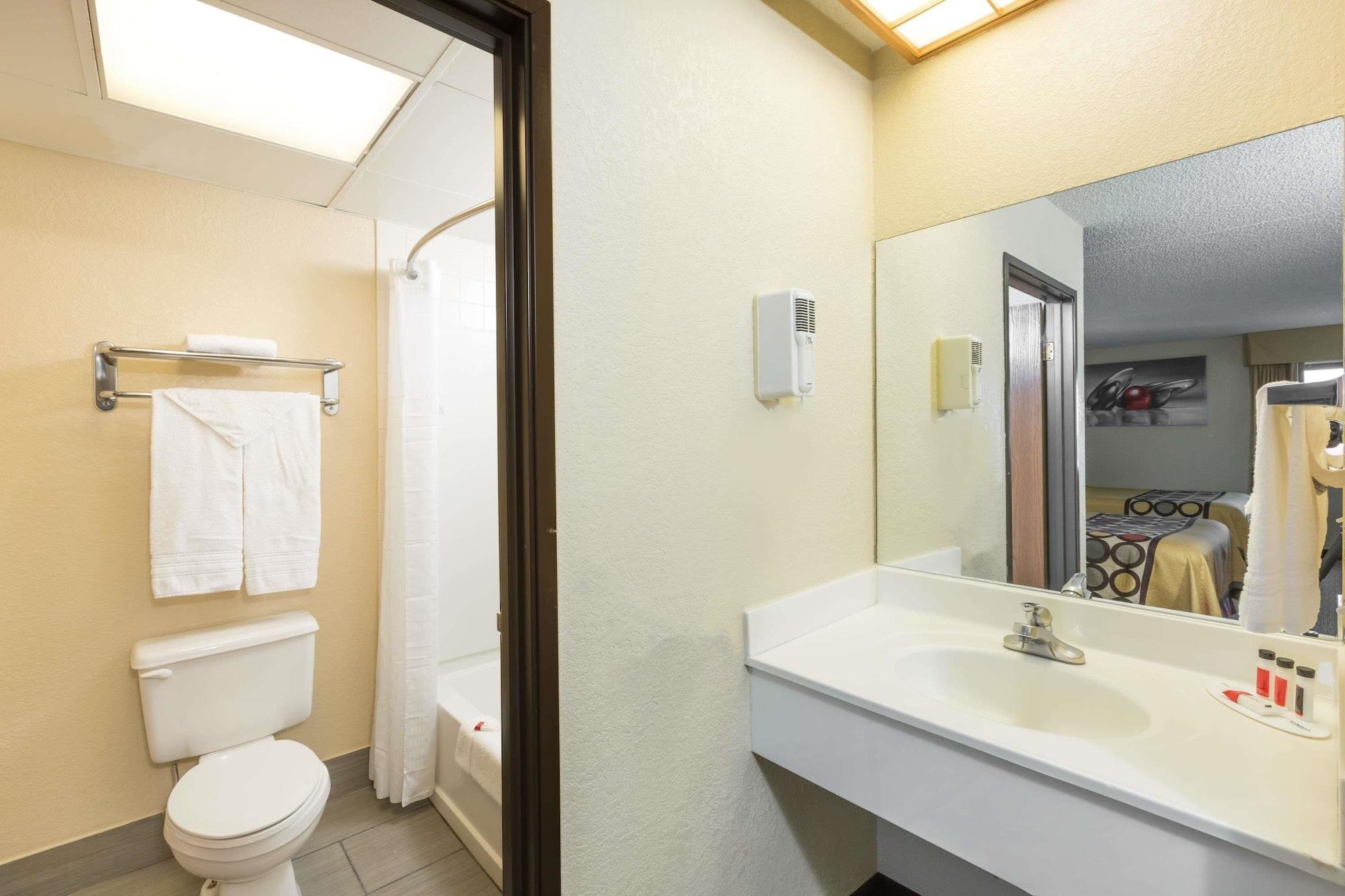 Super 8 By Wyndham Wichita North Hotel Buitenkant foto