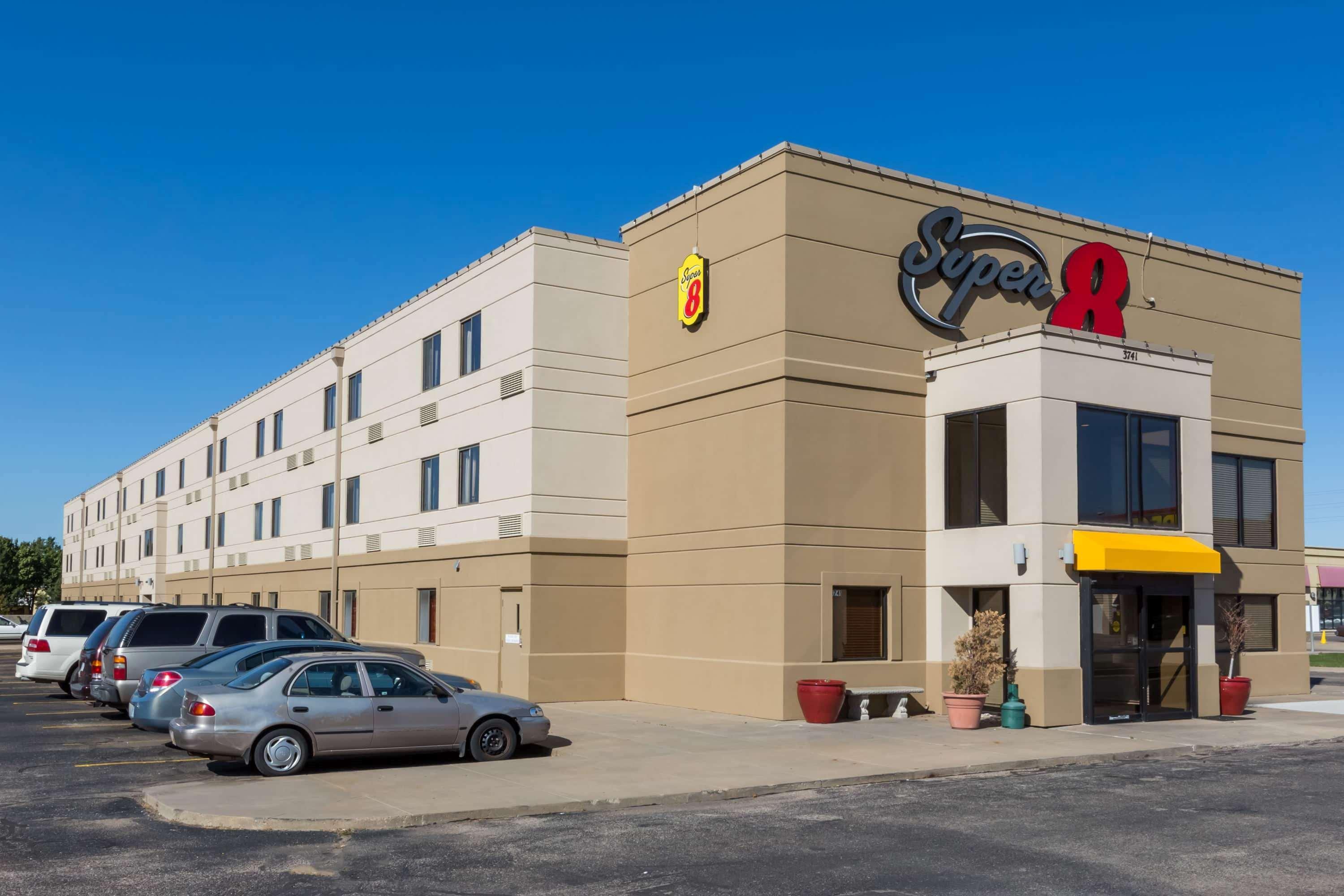 Super 8 By Wyndham Wichita North Hotel Buitenkant foto