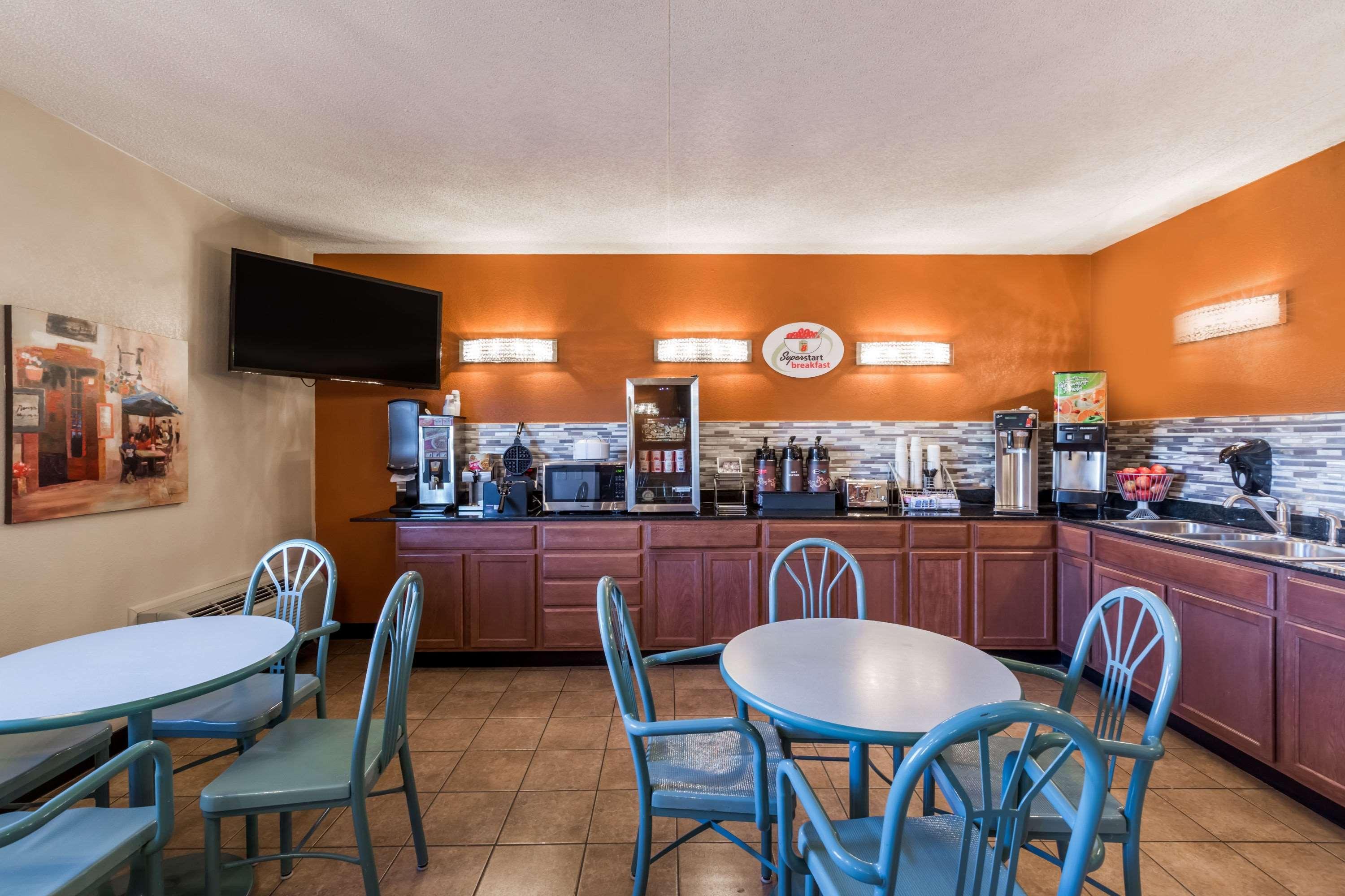 Super 8 By Wyndham Wichita North Hotel Buitenkant foto