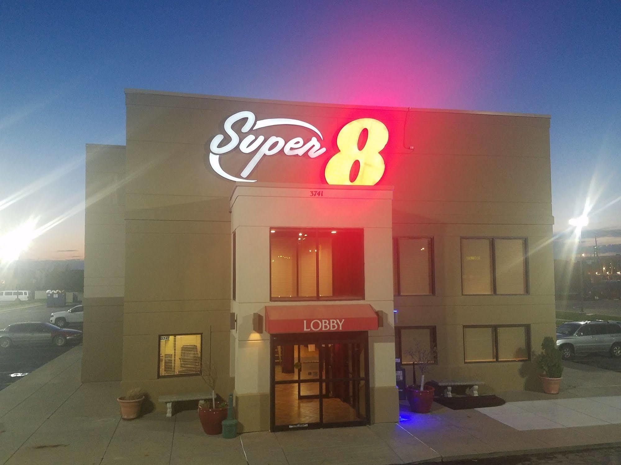 Super 8 By Wyndham Wichita North Hotel Buitenkant foto
