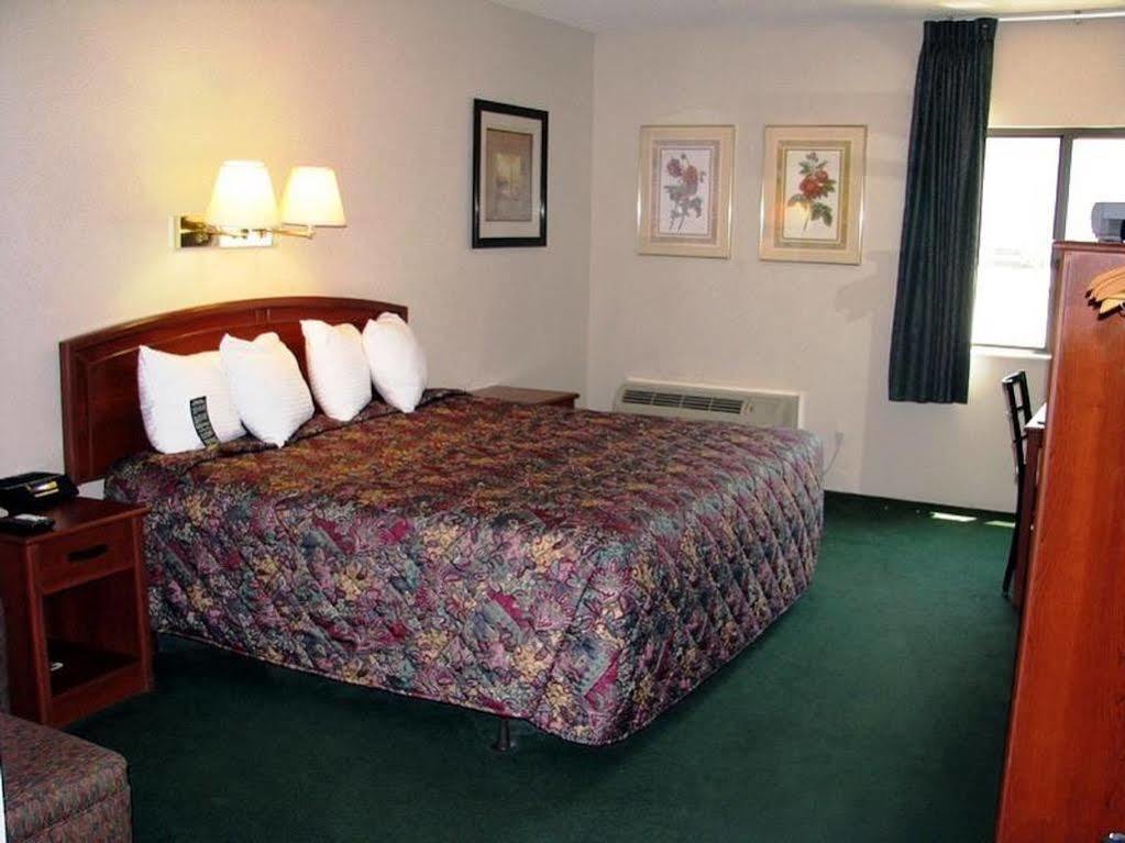 Super 8 By Wyndham Wichita North Hotel Buitenkant foto
