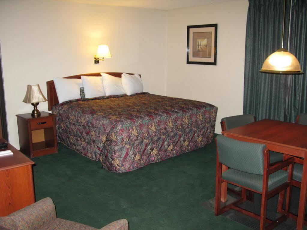 Super 8 By Wyndham Wichita North Hotel Buitenkant foto