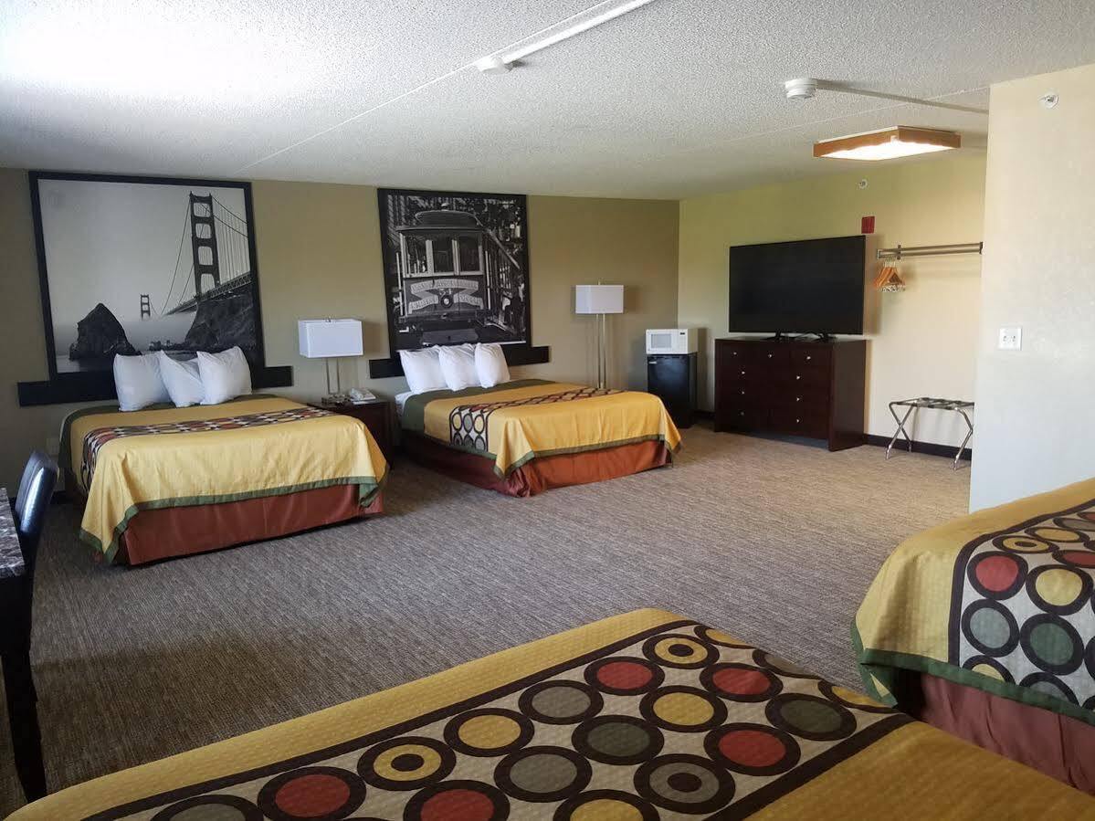 Super 8 By Wyndham Wichita North Hotel Buitenkant foto